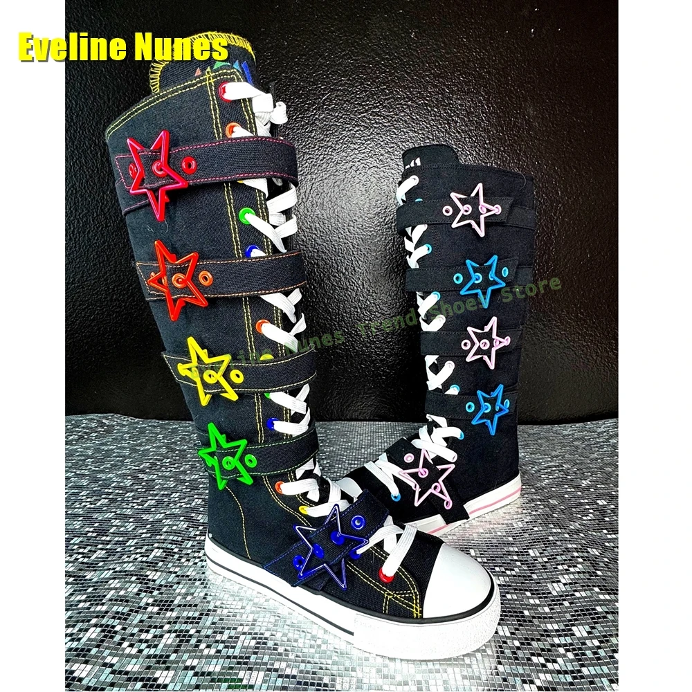 Street Fashion Trends 2025 - 하트 모양 버클 플랫폼 부츠 라운드