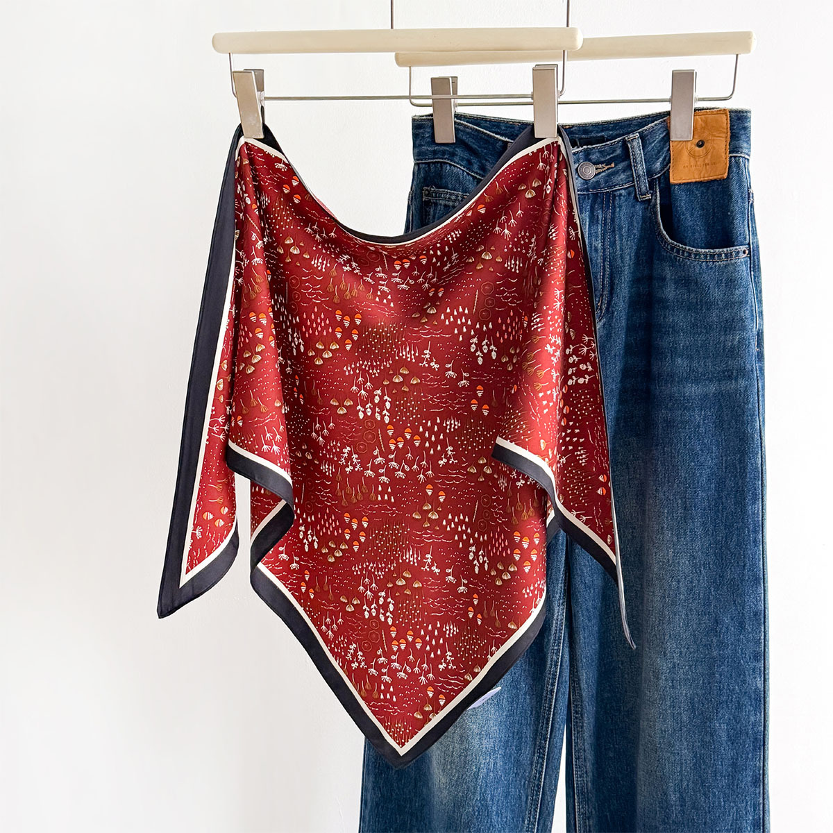 세련된 삼각형 허리 스카프 부드러운 원단 여성 청바지  - Bandana Multi Way 리뷰 및 가격